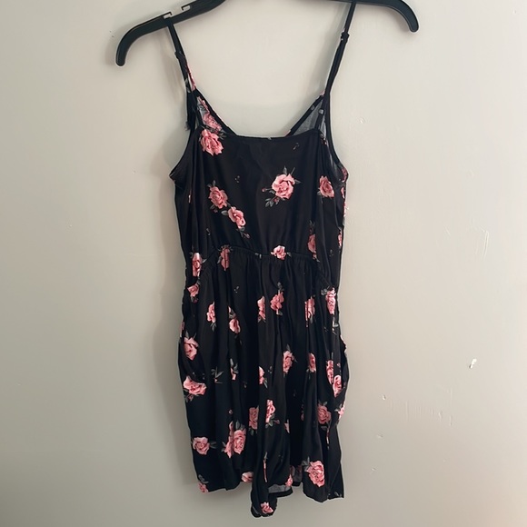 Floral romper! - Picture 3 of 5
